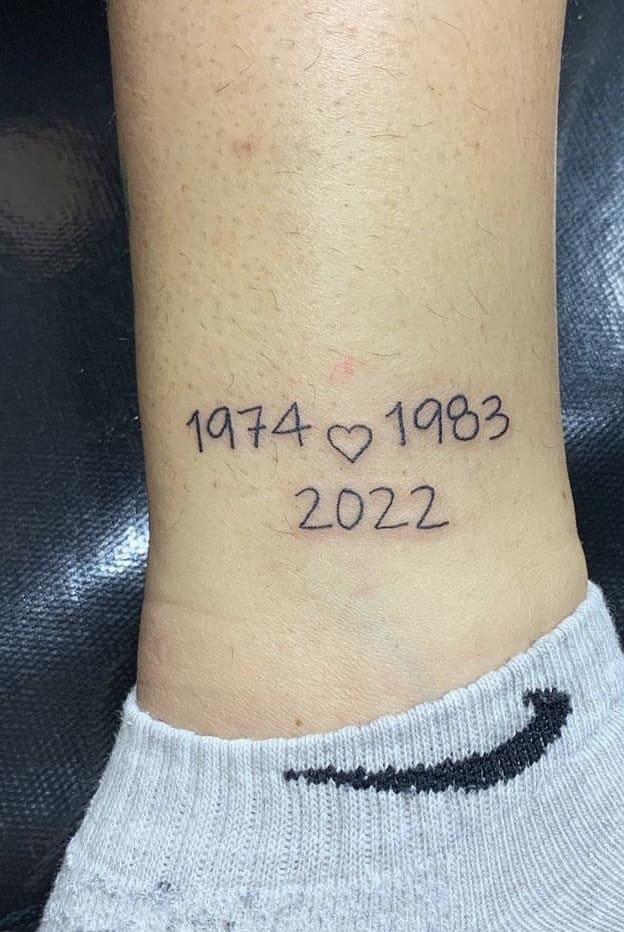 Imagem Com Tatuagem De Data Com 3 Anos