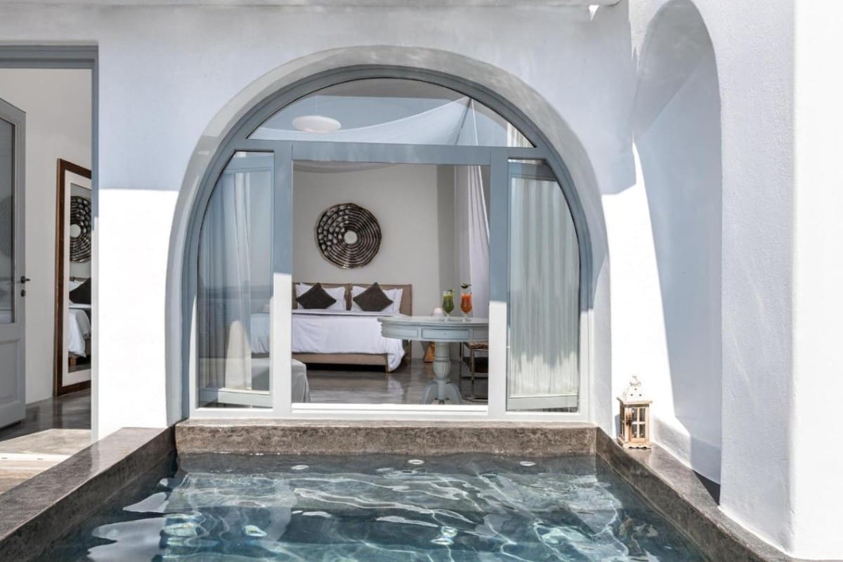 2- Andronis Luxury Suites