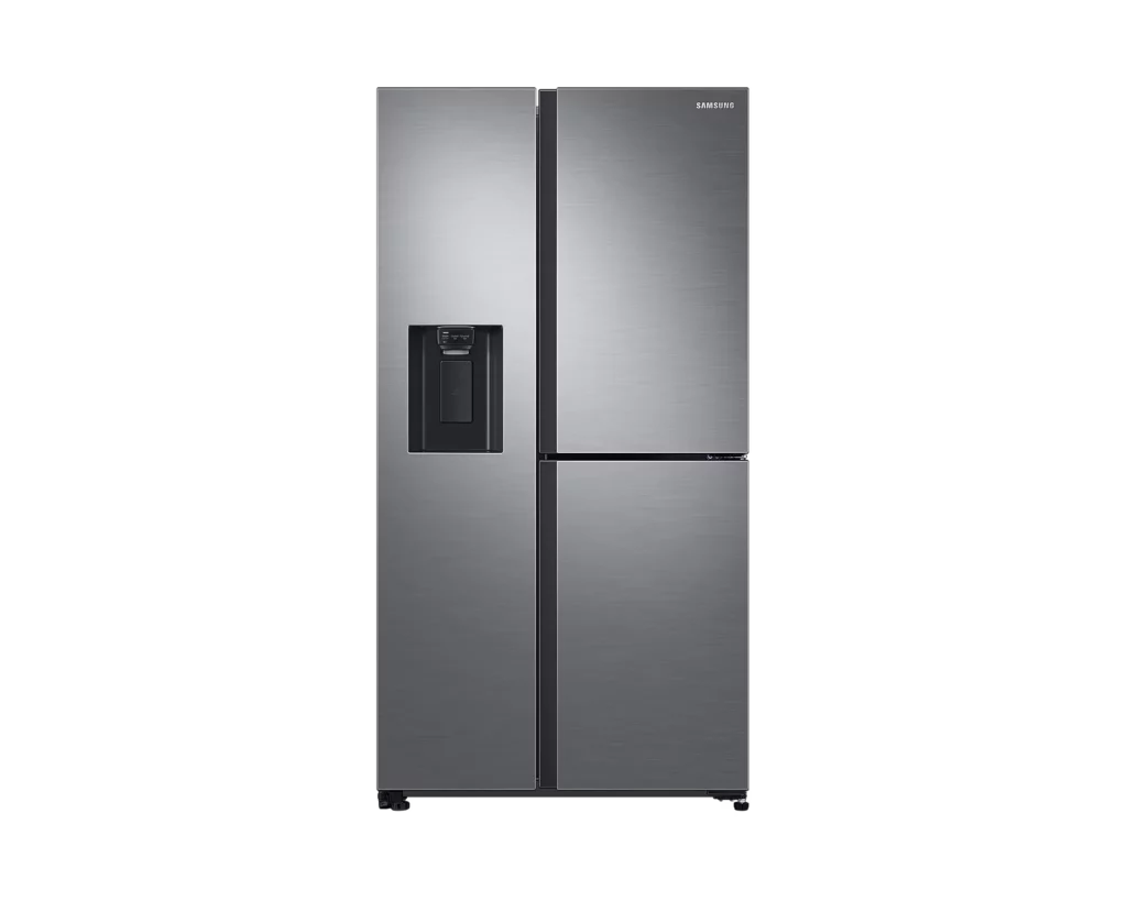 Imagem de uma geladeira Black Friday Samsung Side by Side em inox com dispenser de água e gelo integrado, capacidade de 604 litros.