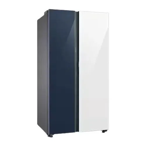 Geladeira Side by Side Samsung com design bicolor em azul e branco, estilo sofisticado para cozinhas modernas.