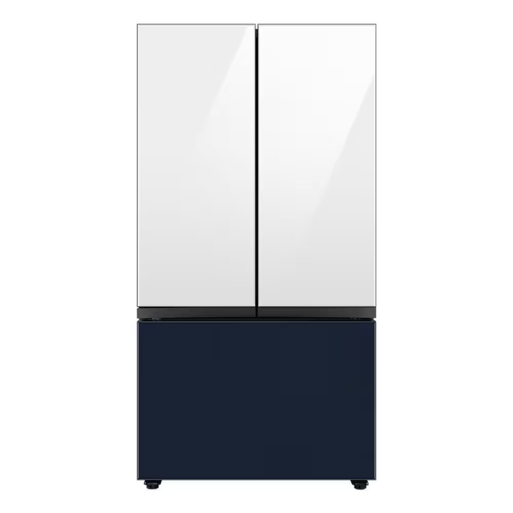 Geladeira Samsung de 3 portas, com acabamento branco nas portas superiores, azul na gaveta inferior, e design minimalista.