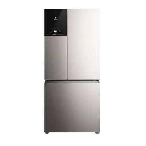 Geladeira Electrolux 3 portas em aço escovado, com design moderno, freezer inferior e painel touch integrado.