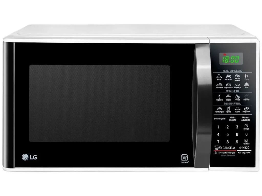 Micro-ondas LG branco com painel digital, funções de menu brasileiro, infantil e light.