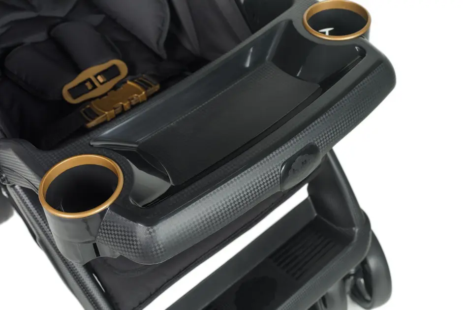 Carrinho de Bebê Tutti Baby Bolt Preto e Dourado com Reversibilidade e Moisés Carrinho de Bebê Tutti Baby Bolt Preto e Dourado com Reversibilidade e Moisés